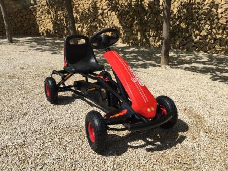 Kart a pedales infantil Pekecars GC004 rojo con ruedas neumaticas