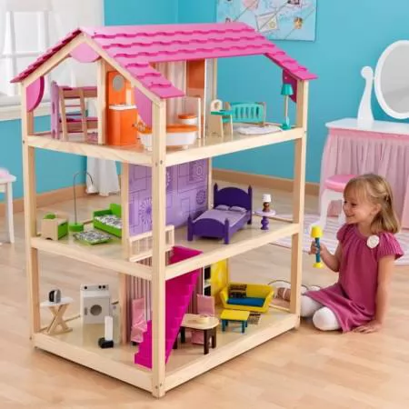 Niña jugando con su kidkraft casa de muñecas so chic 65078