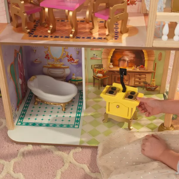 Detalle del baño y cocina de la casa de muñecas kidkraft disney princess royal celebration 65962
