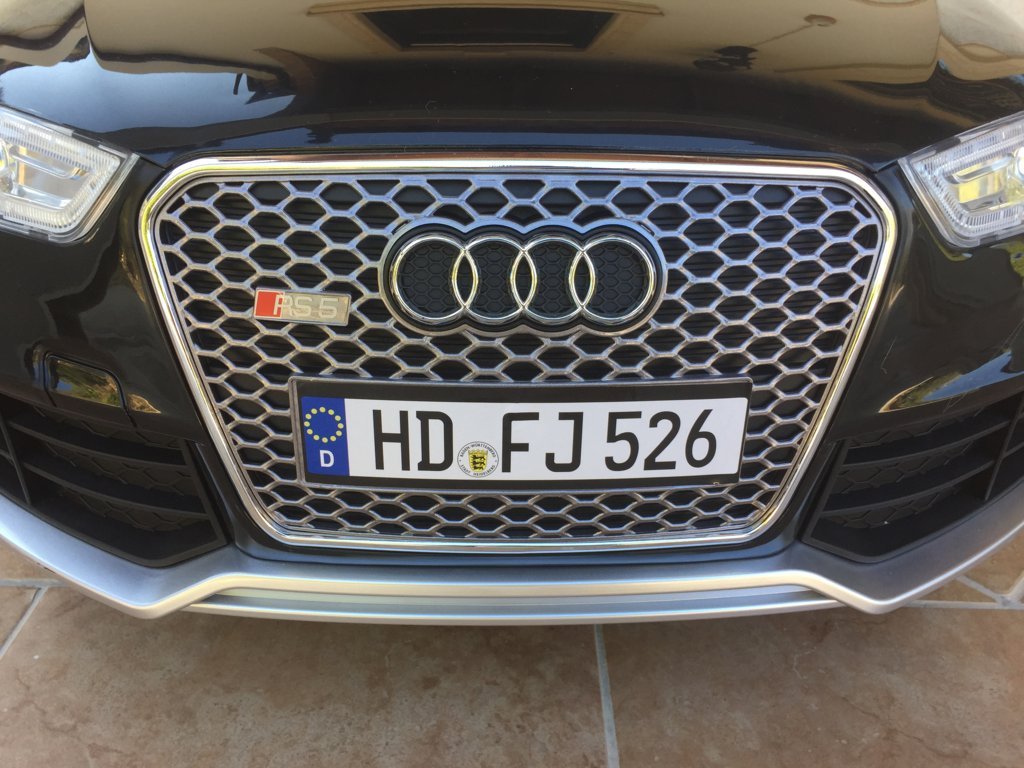 Audi rs5 negro 12v para niños Pekecars detalles frontales