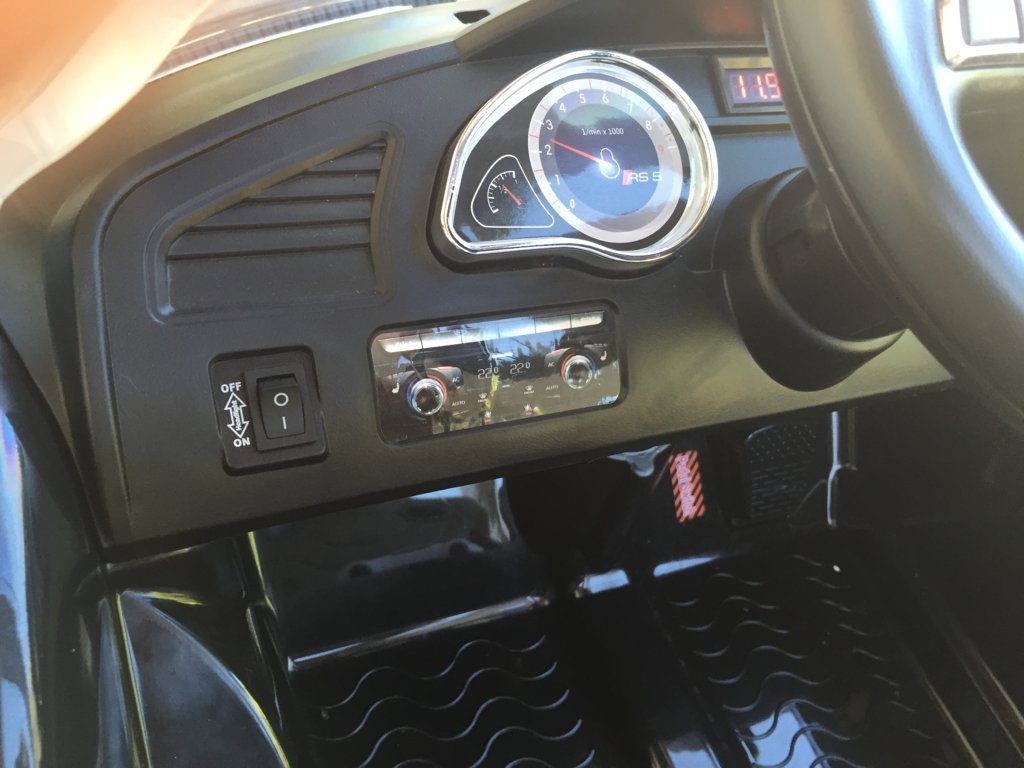 Audi rs5 negro 12v para niños Pekecars radio fm
