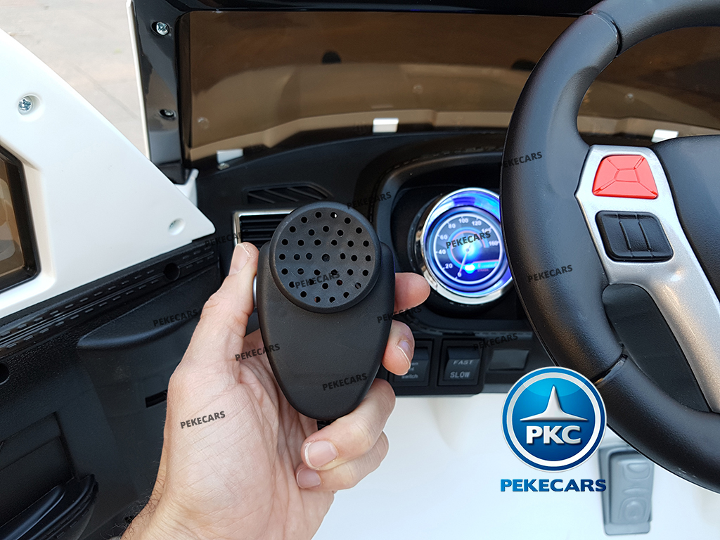 Coche eléctrico de Policia Blanco 12V 2.4G vista atrás