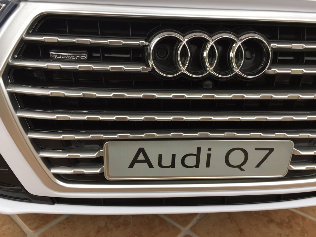 Coche electrico infantil Audi Q7 Facelift Blanco con licencia oficial