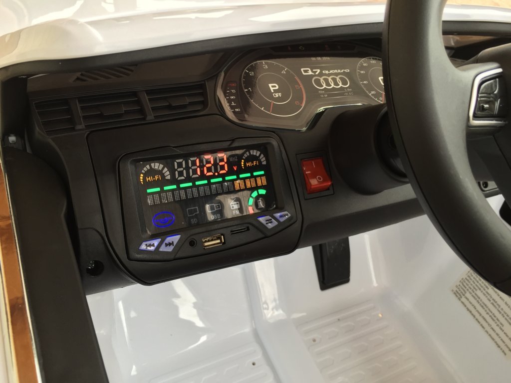 Coche electrico para niños Audi Q7 Facelift Blanco con radio FM