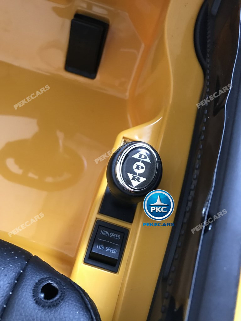 Coche electrico infantil Audi Little R8 Spyder Amarillo con palanca de cambio de marchas