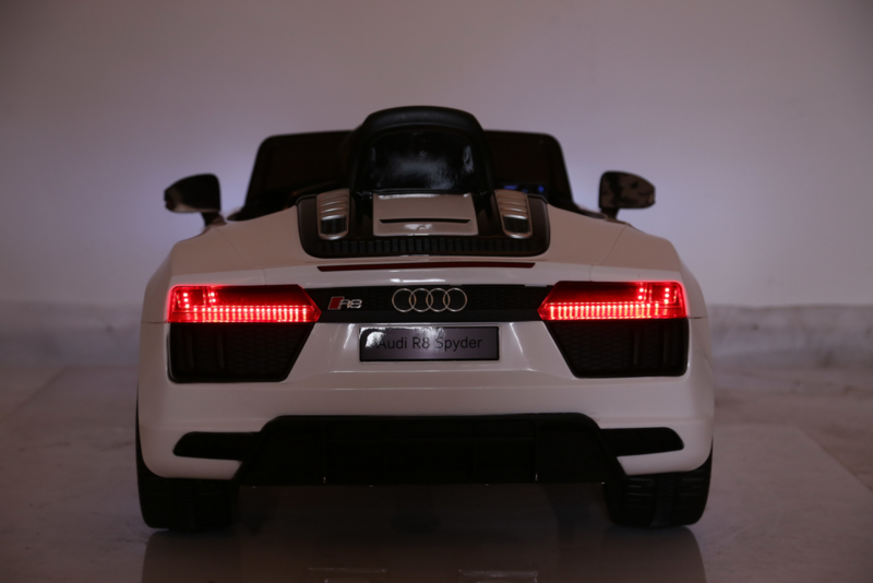 Coche electrico para niños Audi R8 Spyder Blanco con luces traseras
