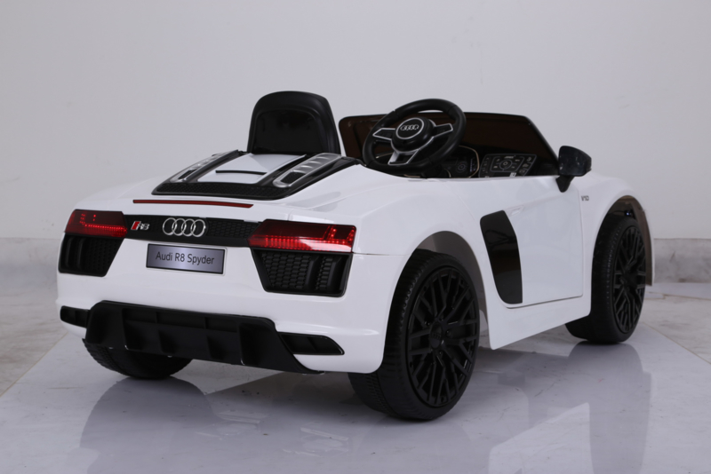 Coche electrico infantil Audi R8 Spyder Blanco con radio FM