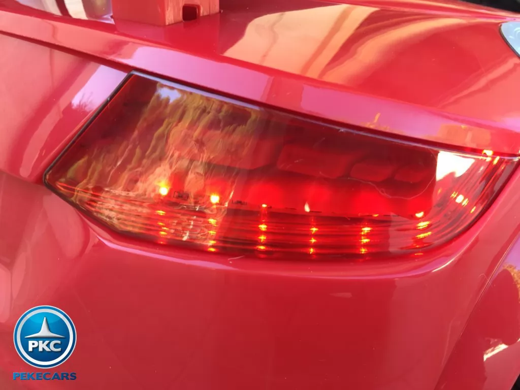 Coche electrico infantil Audi TT Rojo con luces traseras