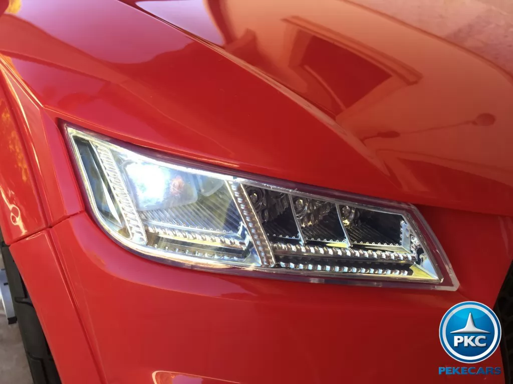 Coche electrico para niños Audi TT Rojo con luces frontales