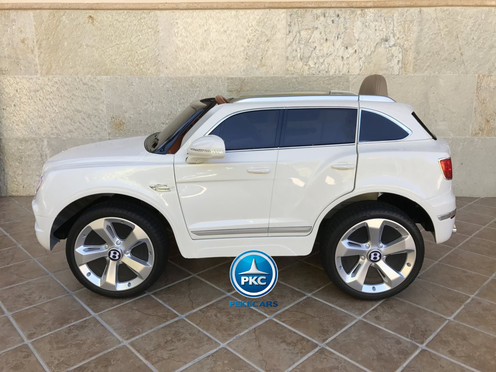 Coche electrico para niños Bentley Bentayga Blanco con ruedas de caucho antipinchazos