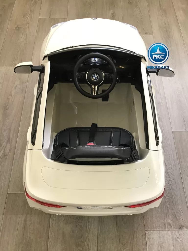 Coche electrico para niños BMW X6M Blanco detalles del interior