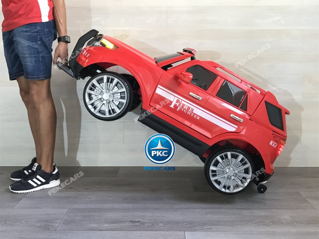 Coche electrico infantil jefe de bomberos 12V rojo con asa para facilitar el transporte