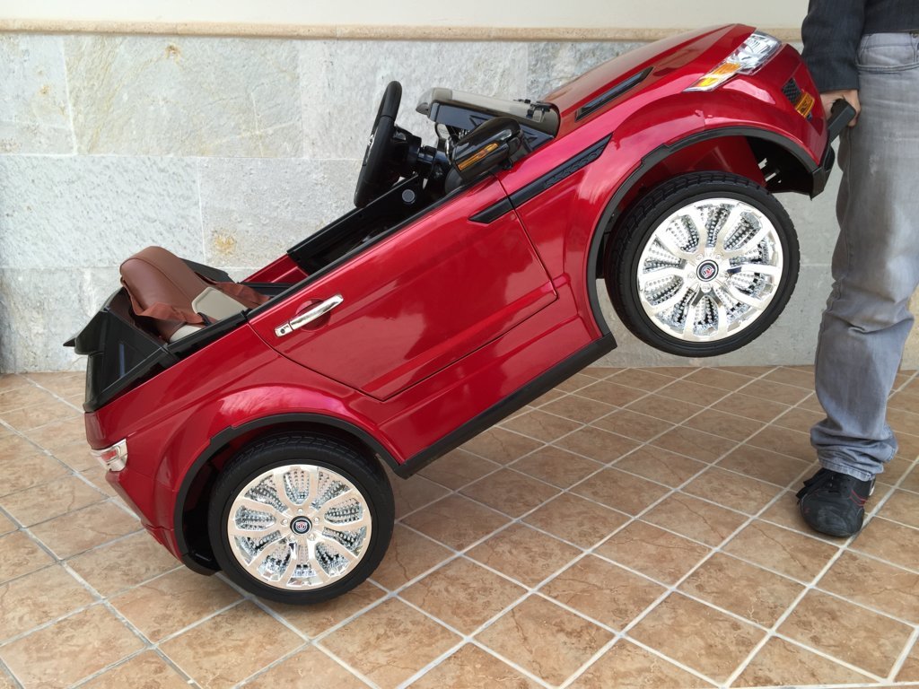 Coche electrico para niños evoque style rojo metalizado con asa de transporte