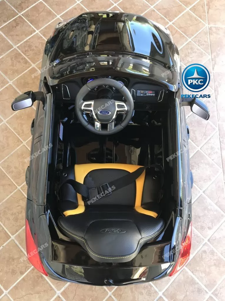 Coche electrico para niños Ford Focus RS Negro detalles del interior