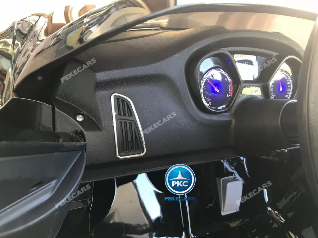 Coche electrico para niños Ford Focus RS Negro salpicadero