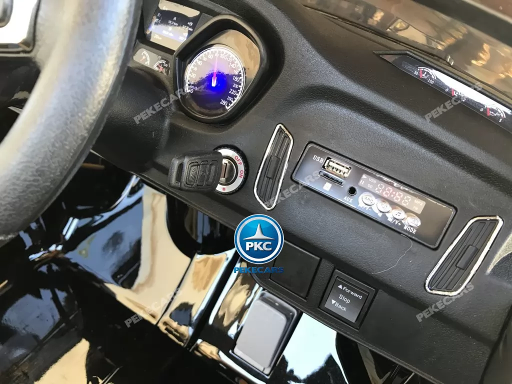 Coche electrico infantil Ford Focus RS Negro dashboard con usb