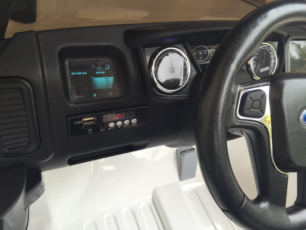 Todoterreno electrico para niños Ford Ranger Blanco salpicadero