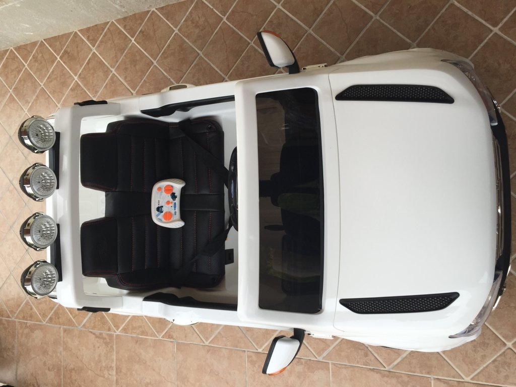 Todoterreno electrico infantil Ford Ranger Blanco detalles del capo