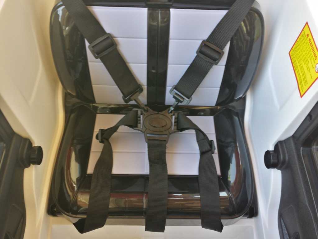 Todoterreno electrico para niños Land Rover Defender Blanco asiento acolchado con 5 puntos de anclaje