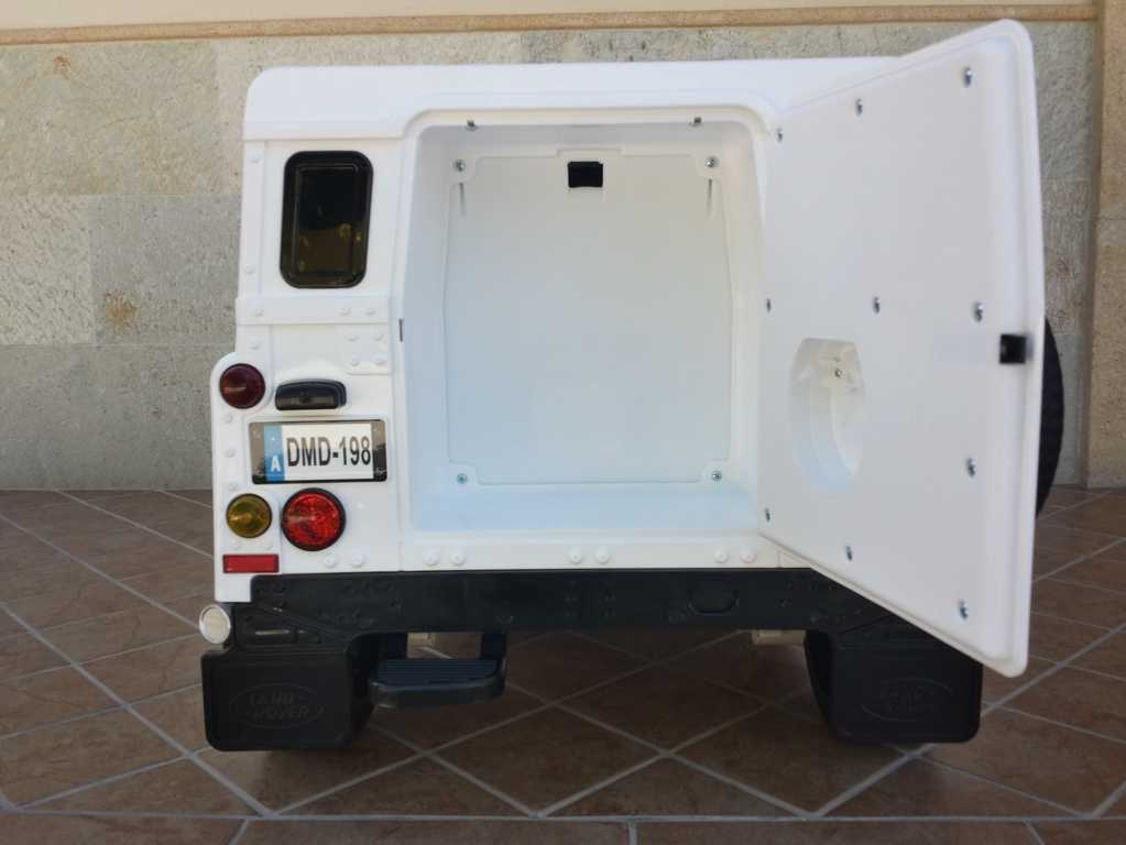 Todoterreno electrico infantil Land Rover Defender Blanco maletero trasero