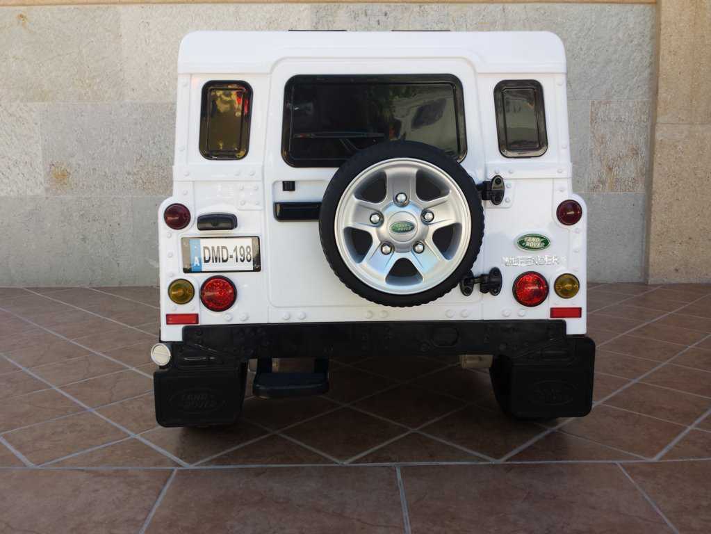 Todoterreno electrico infantil Land Rover Defender Blanco porton con rueda de repuesto