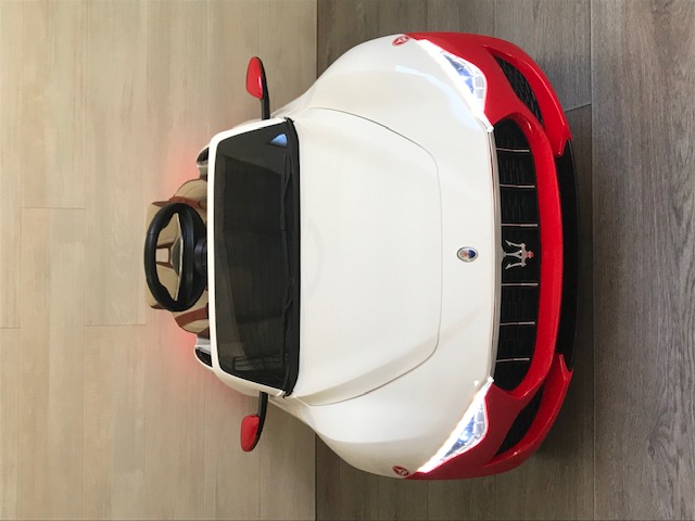 Coche electrico para niños Maserati Alfieri Blanco y rojo frontal
