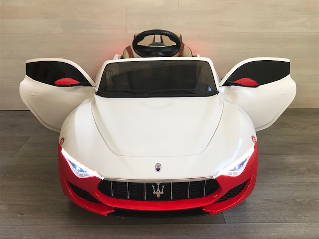 Coche electrico para niños Maserati Alfieri Blanco y rojo frontal abierto