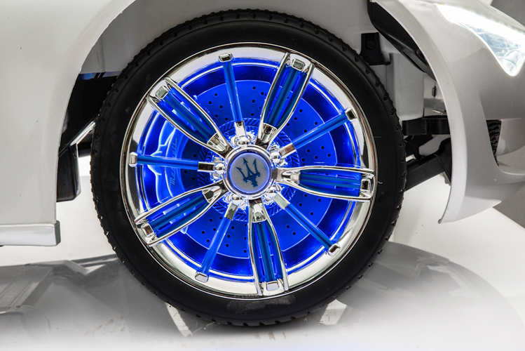 Coche electrico infantil Maserati Alfieri Blanco con Pantalla MP4 aereo