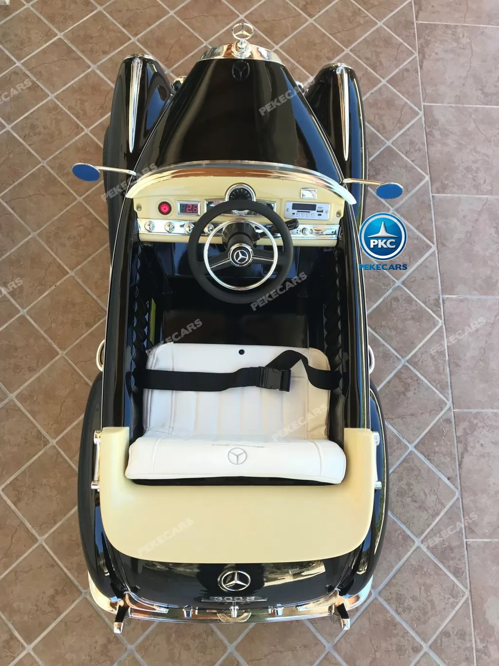Coche electrico para niños Mercedes Benz 300S Negro visto desde arriba