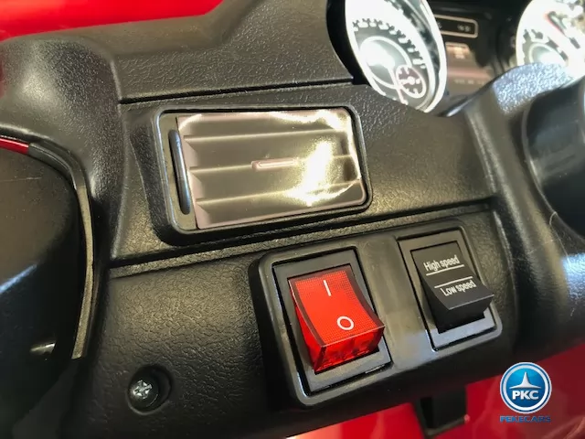 Coche electrico infantil Mercedes GLS63 Rojo Metalizado salpicadero