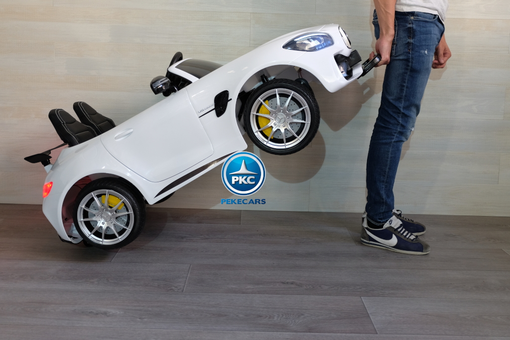 Coche electrico para niños Mercedes GTR 2 plazas Blanco con asa de transporte