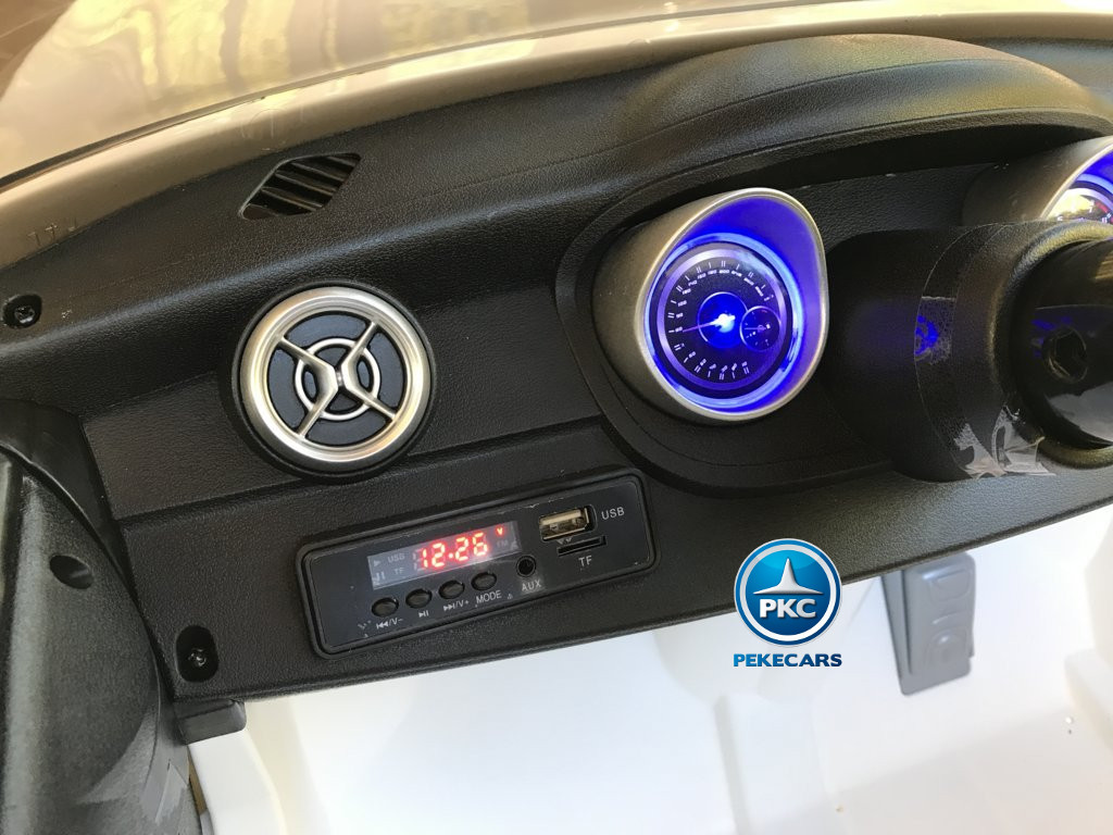 Coche electrico infantil mercedes a45 Blanco conexion USB