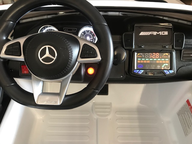 Coche electrico para niños Mercedes GLS63 Blanco volante con musica y claxon