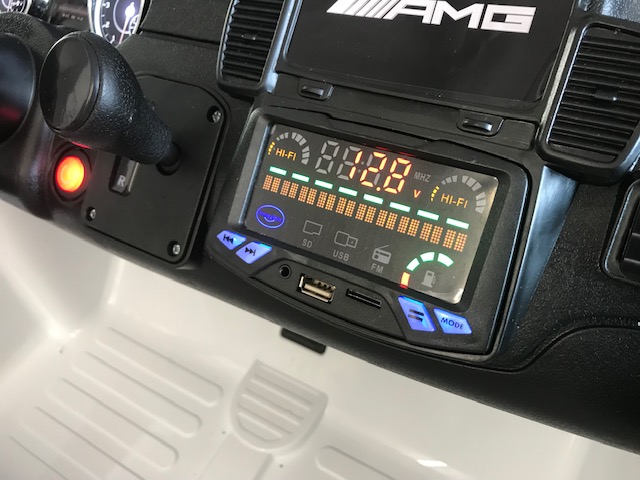 Coche electrico para niños Mercedes GLS63 Blanco con radio FM