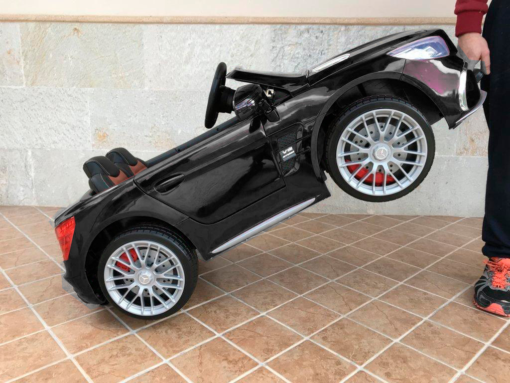 Coche electrico infantil Mercedes SL65 con MP4 y bateria extra Negro con llave de arranque