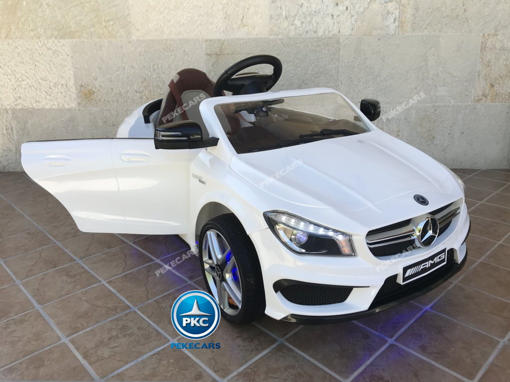Coche electrico para niños Mercedes CLA45 Blanco con apertura de puertas