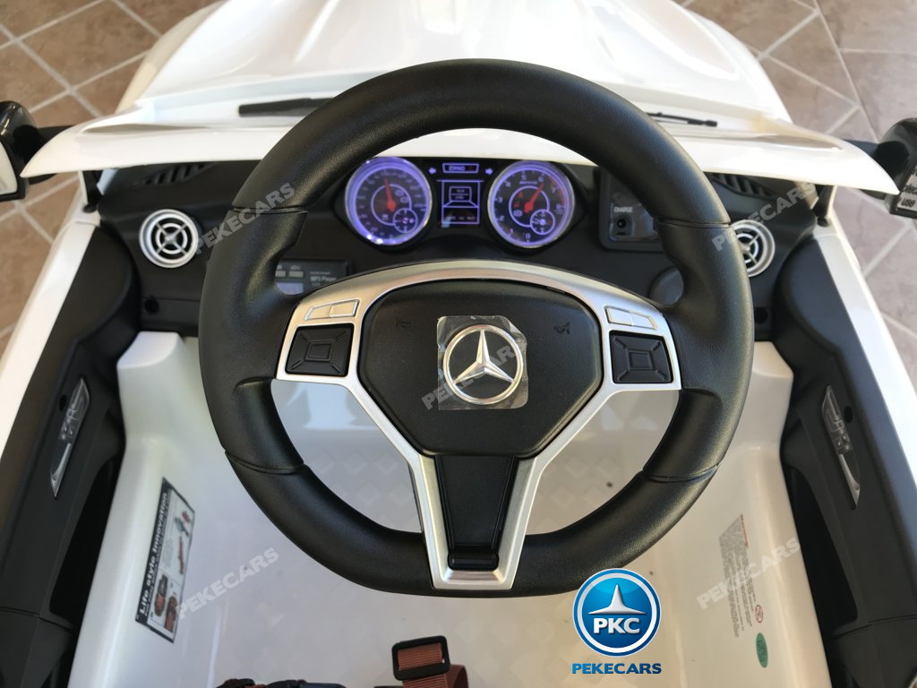 Coche electrico para niños Mercedes CLA45 Blanco volante con musica y claxon