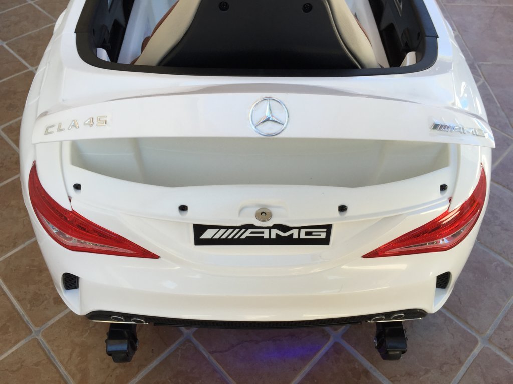 Coche electrico para niños Mercedes CLA45 Blanco con maletero trasero