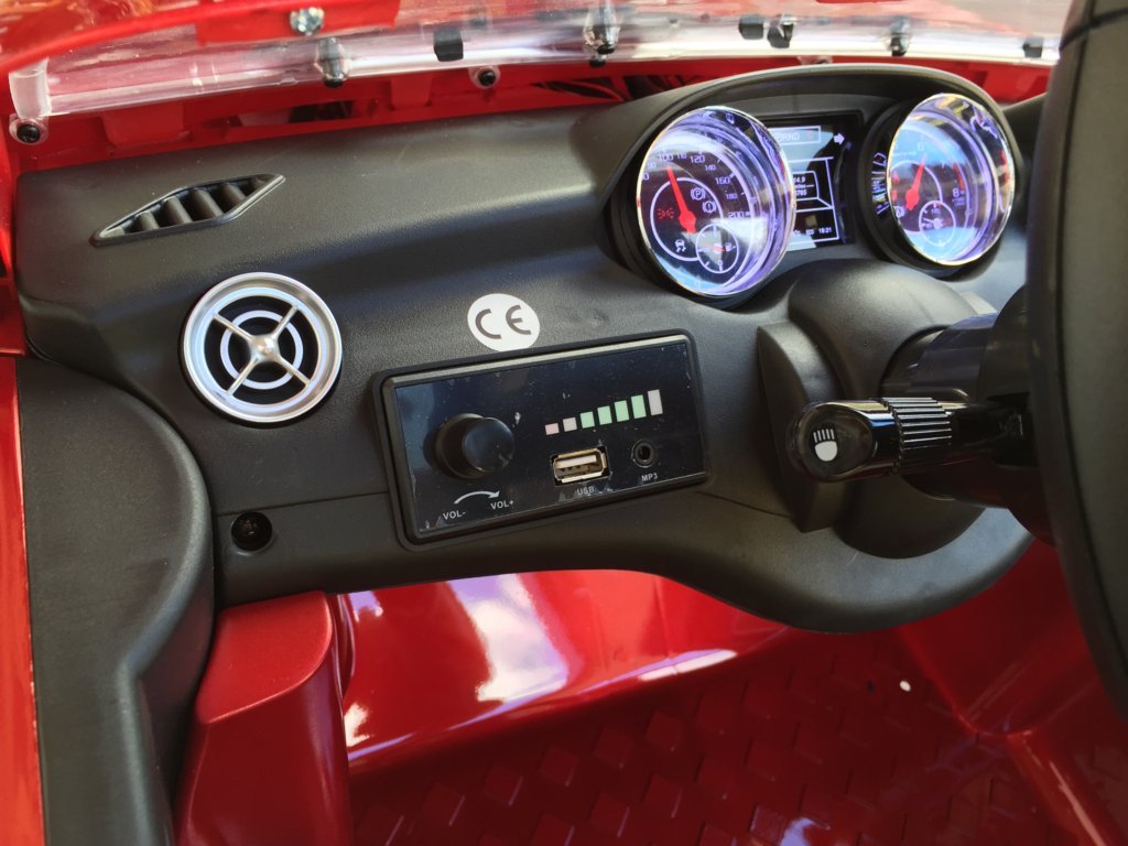 Coche electrico infantil Mercedes CLA45 Rojo Metalizado con conexión MP3