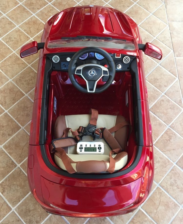 Coche electrico para niños Mercedes CLA45 Rojo Metalizado detalles