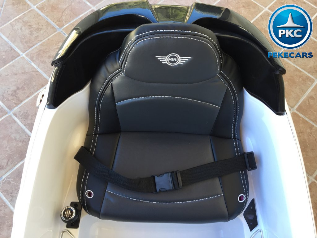 Coche electrico para niños Mini Hatch Blanco asiento acolchado en piel