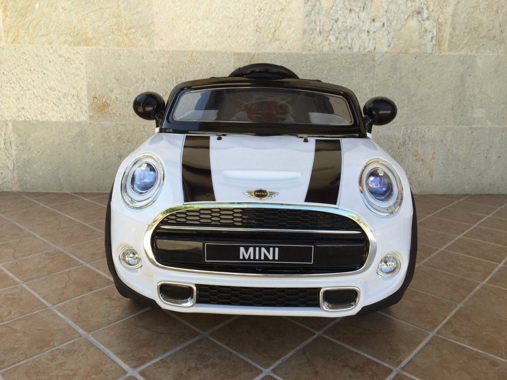 Coche electrico infantil Mini Hatch Blanco vista frontal