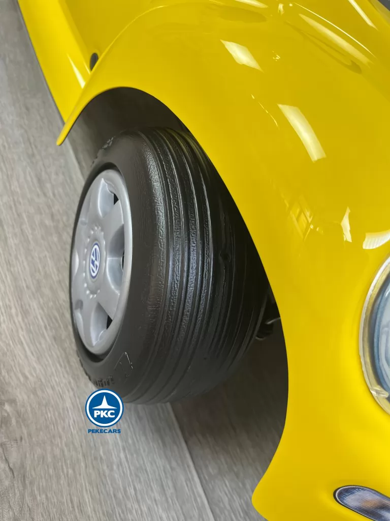 Volkswagen New Beetle 6V Amarillo rueda