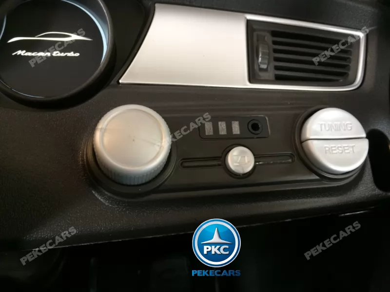 Coche electrico infantil Porsche Macan Negro boton de encendido