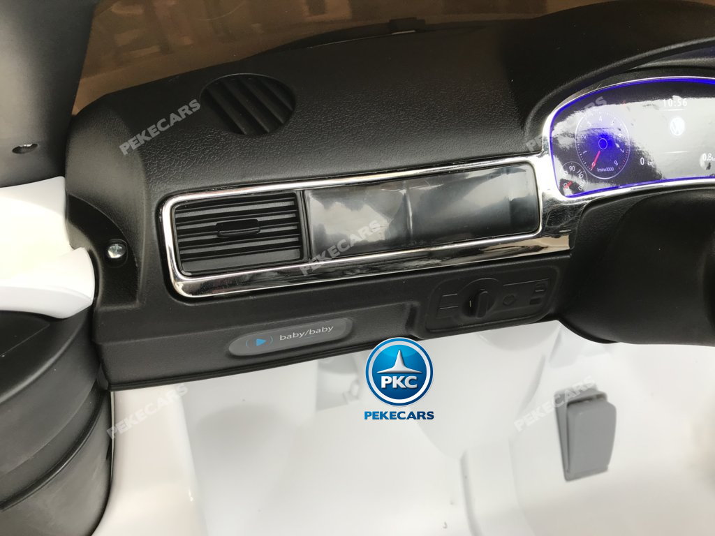 Coche electrico infantil Volkswagen Touareg Blanco con MP4 salpicadero