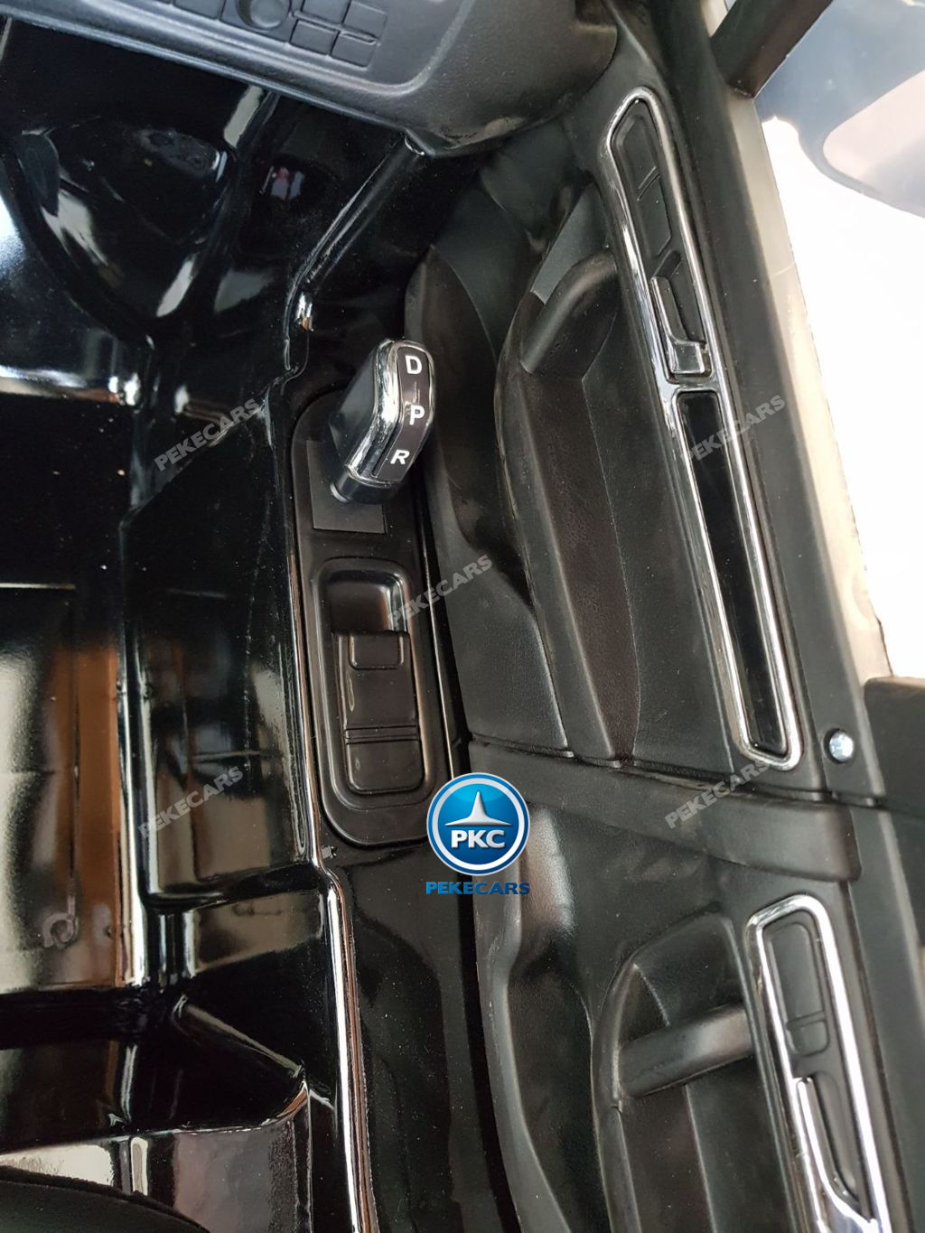 Coche electrico para niños Volkswagen Touareg Negro palanca de cambio