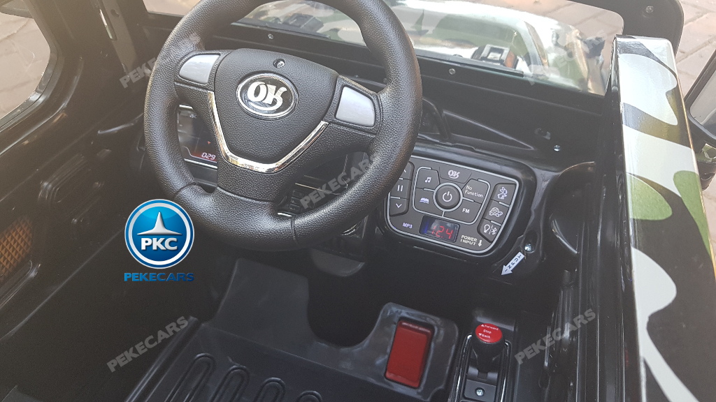 Coche electrico para niños Jeep Wrangler Style Verde Camuflaje detalles del interior
