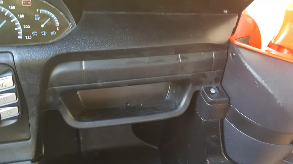 Deportivo Pekecars XL 24V Rojo - guantera