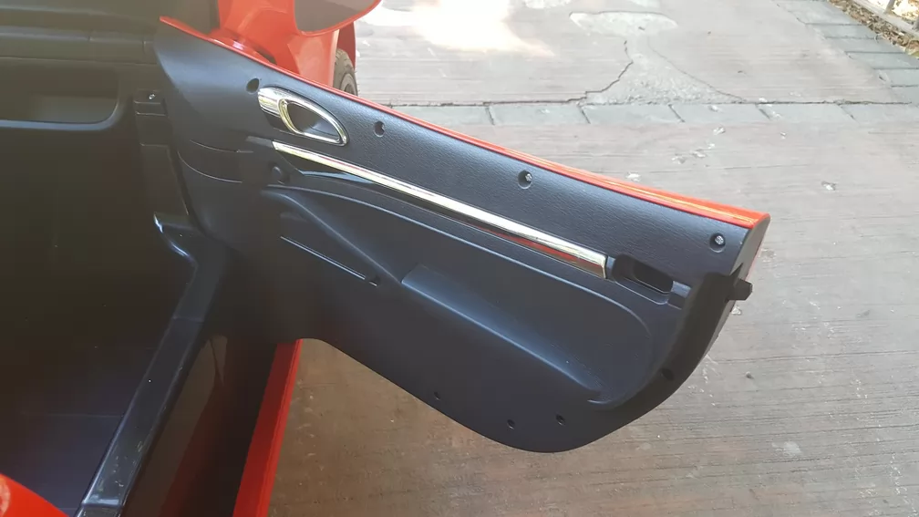 Deportivo Pekecars XL 24V Rojo - puerta