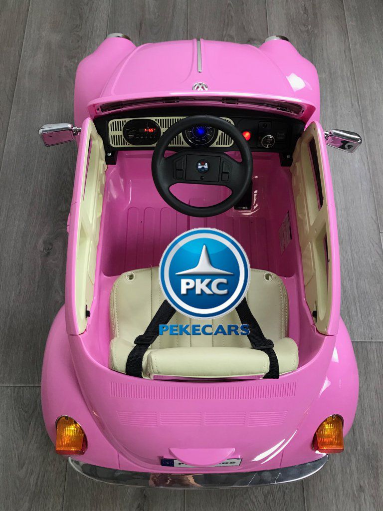 Beetle clásico color rosa vista picada